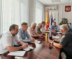В Россоши решают проблему хаотичной парковки у железнодорожной станции